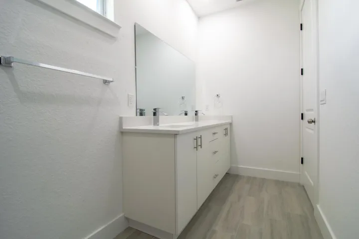Bathroom Vanity & Storage