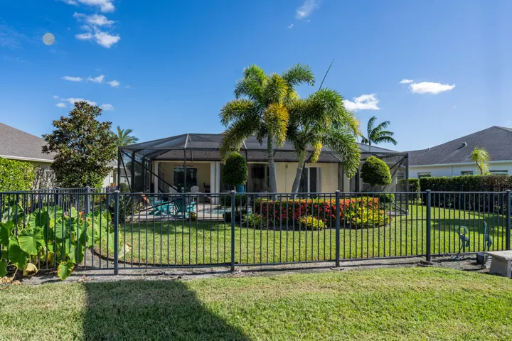 460 SW Vista Lake Drive-10