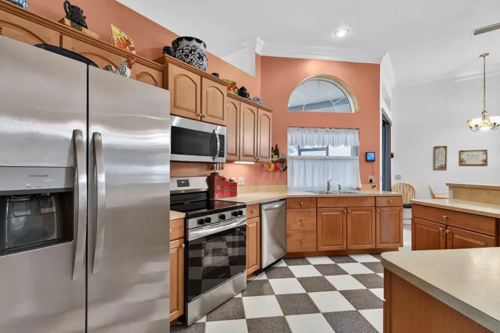 6508KingsHwy(23)