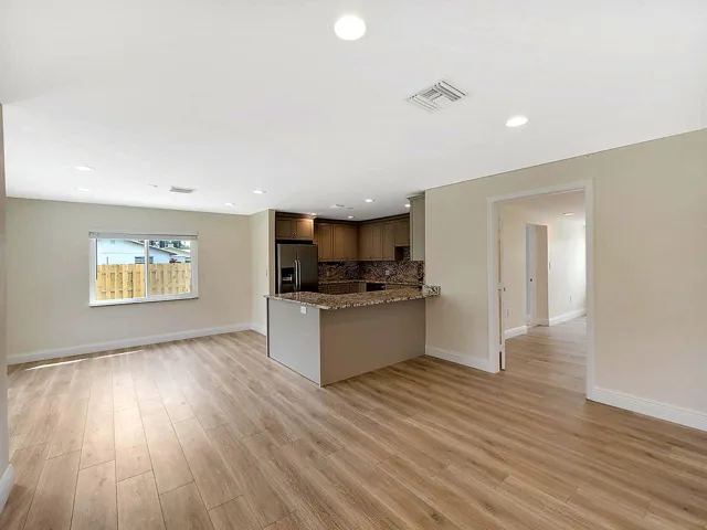 976-SW-37th-St-02-living-kitchen