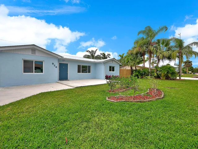 976-SW-37th-St-01-exterior-front
