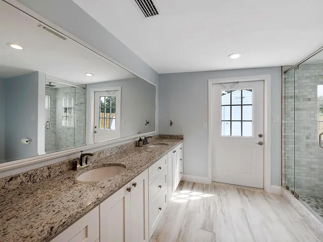 976-SW-37th-St-08-bath-double-vanity