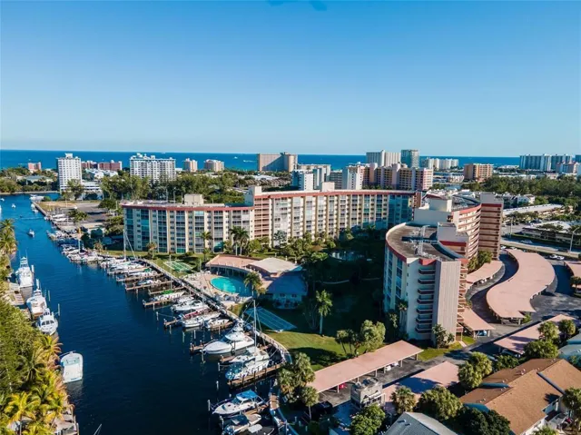 Located close to Intracoastal and quick access to Hillsboro inlet and the ocean.