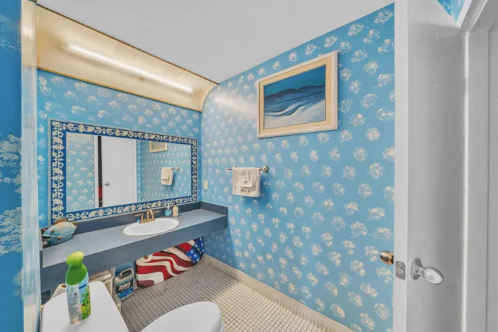 13 Half Bath (2)