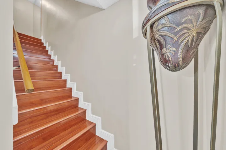 15 Stairwell (1)