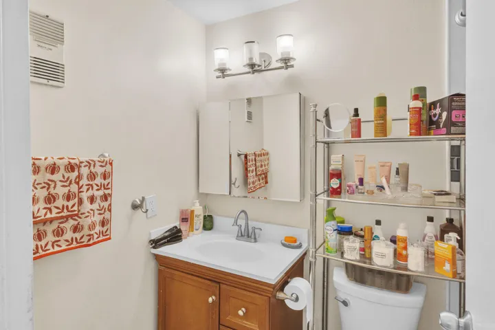 21 Primary Bathroom (1)