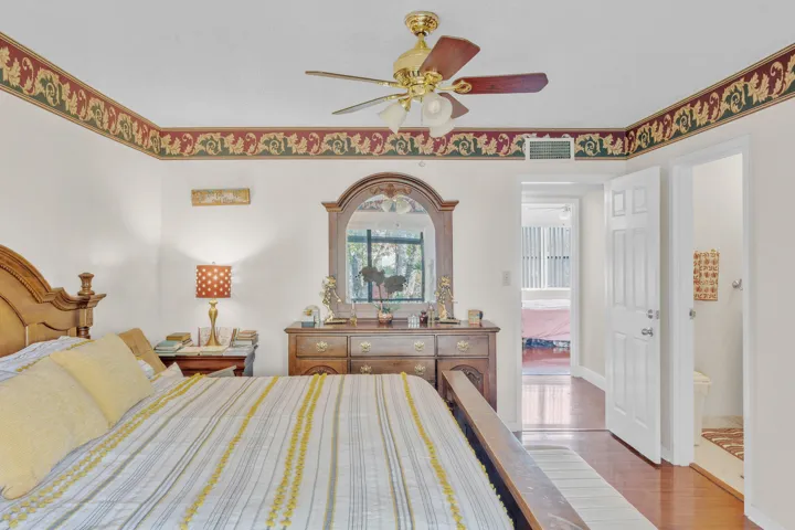 20 Primary Bedroom (1)