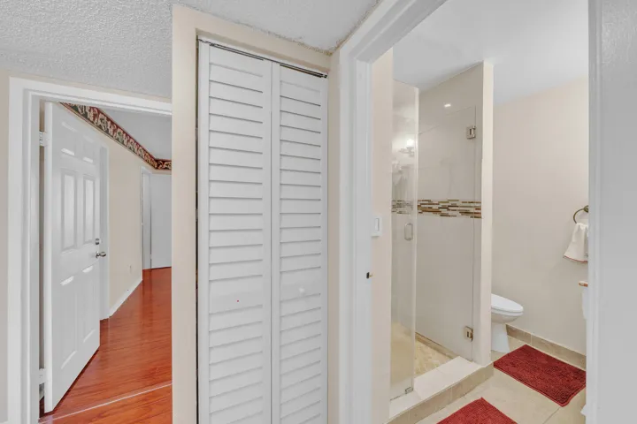 24 Guest Bathroom (1)