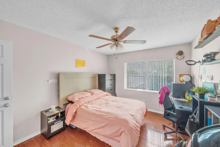 17 Guest Bedroom A (2)