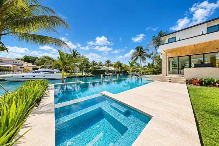 Waterfront, Pool