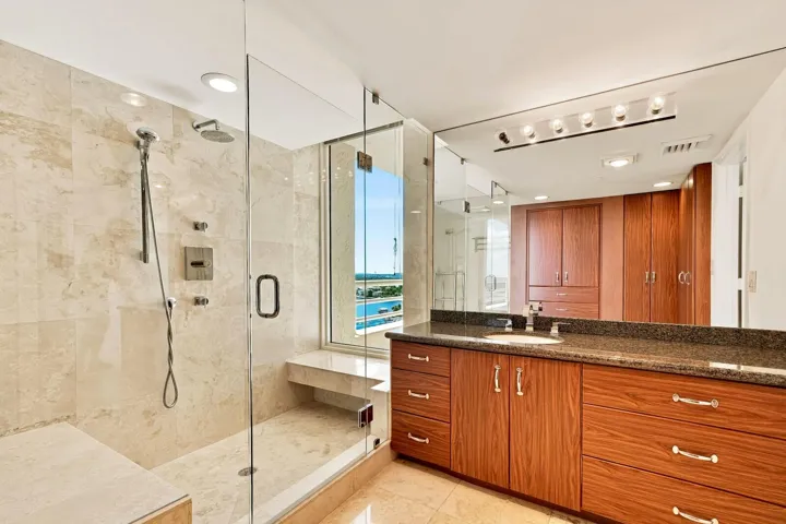 MASTER SUITE OVERSIZED SHOWER