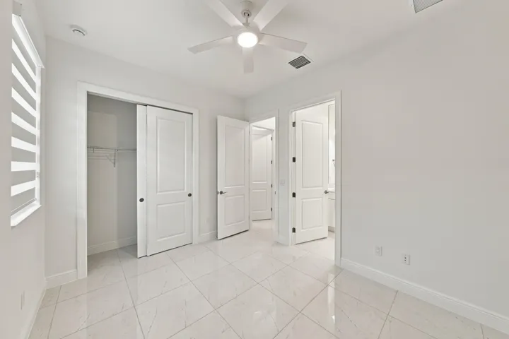 2nd bedroom with en-suite bathroom