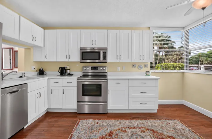 kitchen breakfast area