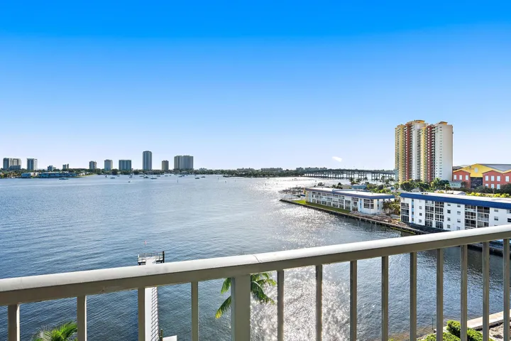 3040 Lake Shore Dr unit 903-4