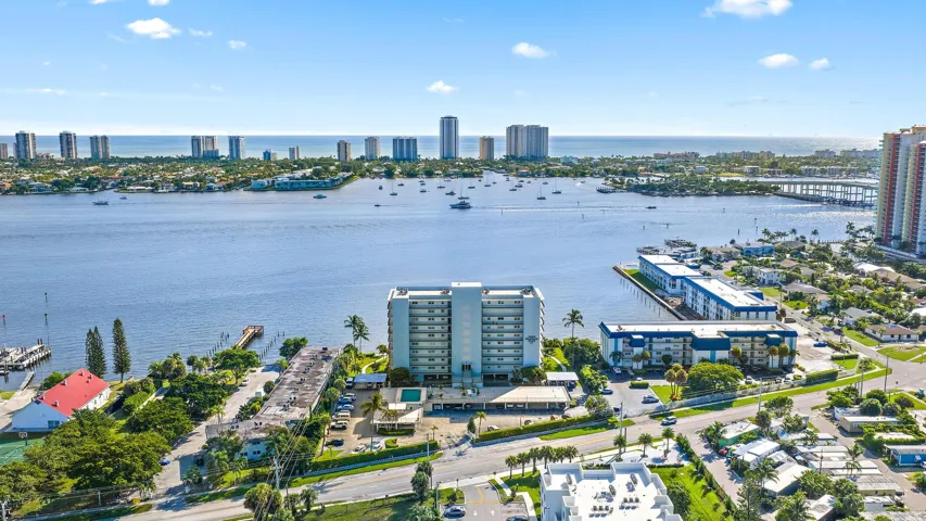 3040 Lake Shore Dr unit 903-28