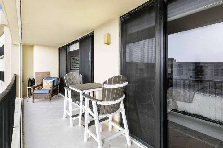 balcony