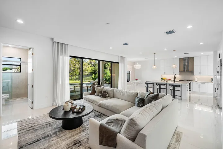 020-8209EssexCountryClubDrive-BocaRaton-
