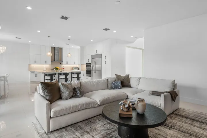 019-8209EssexCountryClubDrive-BocaRaton-
