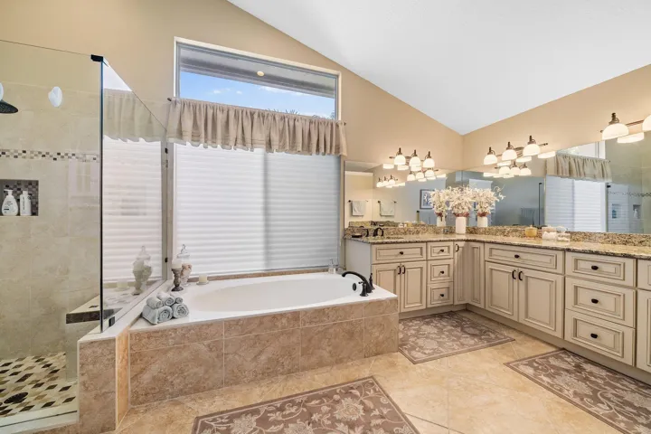 044-140ThorntonDr-PalmBeachGardens-FL-SM