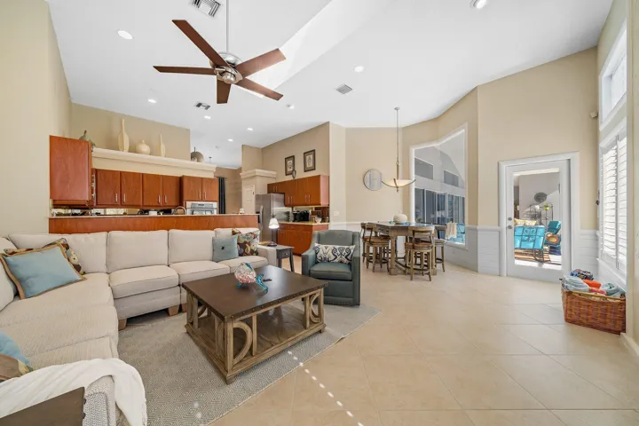027-140ThorntonDr-PalmBeachGardens-FL-SM