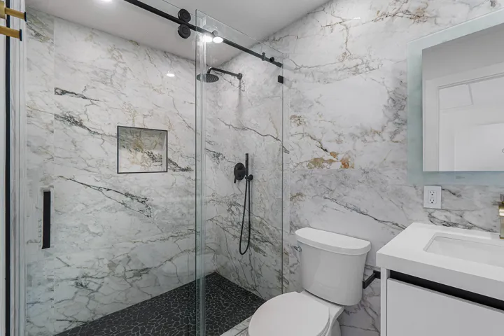 Guest Full Bathroom