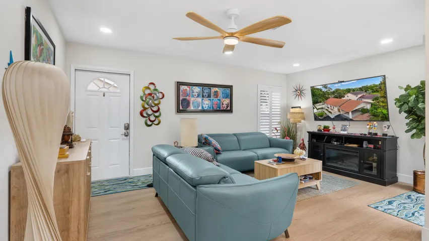 09-entry-living-DSC03864