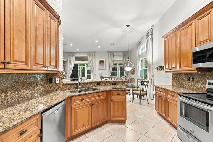 10-web-or-mls-10161-ravenna-way
