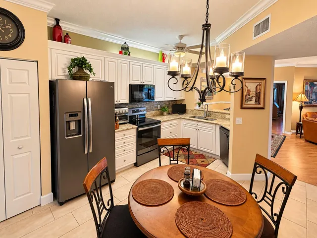 eat in kitchen