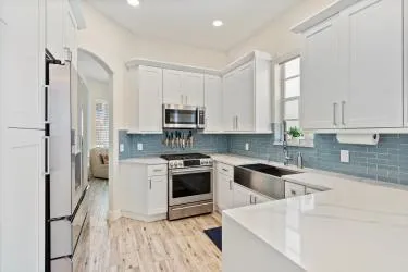 43 Pinnacle-Kitchen side