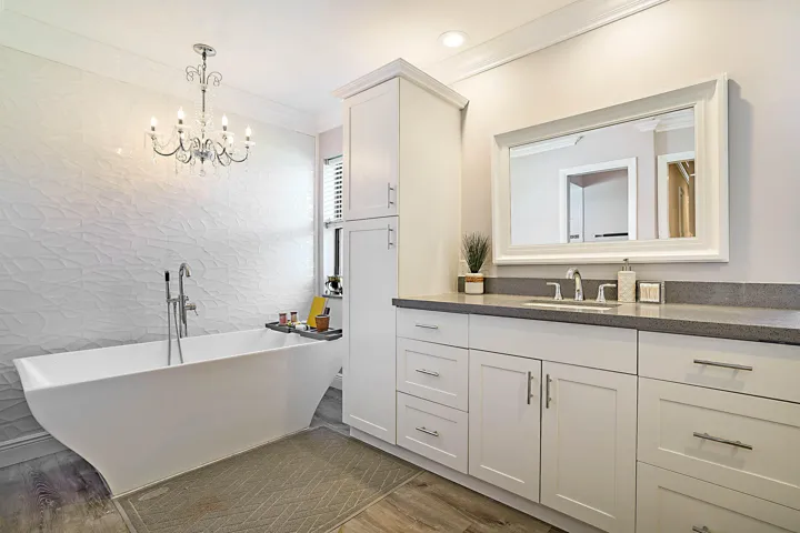 Soaking tub