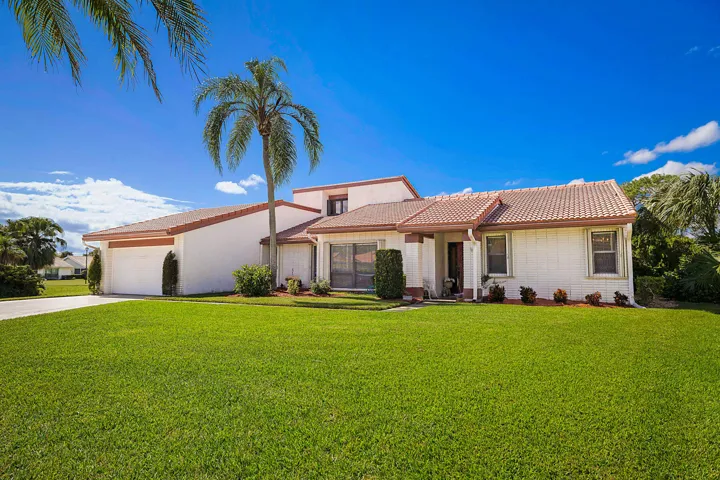 Welcome home to 2458 SW Heronwood Rd