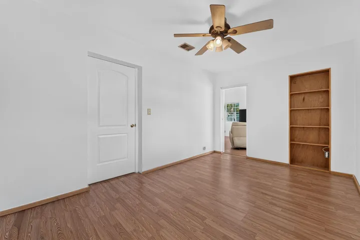 Bonus - flex room unfurnished