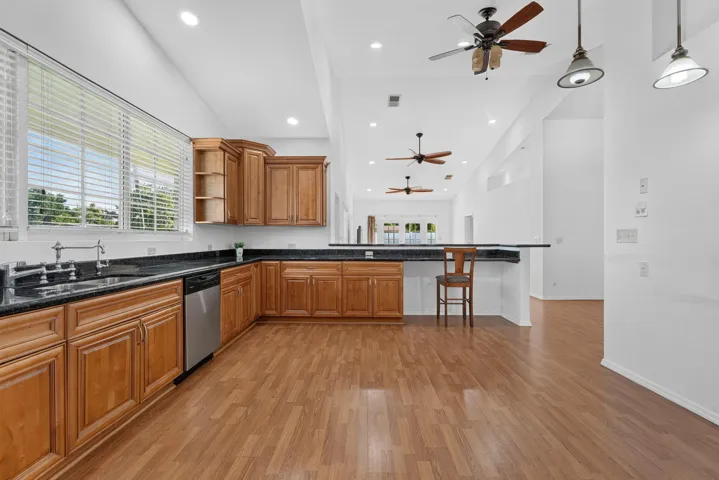 Huge kitchen - great for the cooking enthusiast