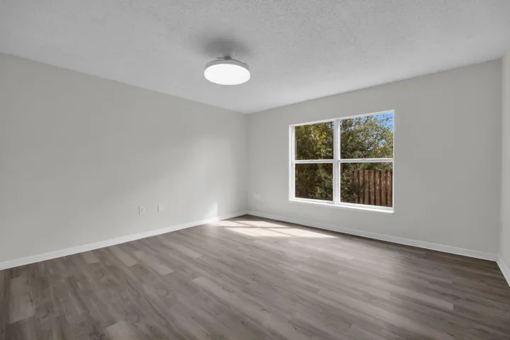 10_2824 corrigan dr-6