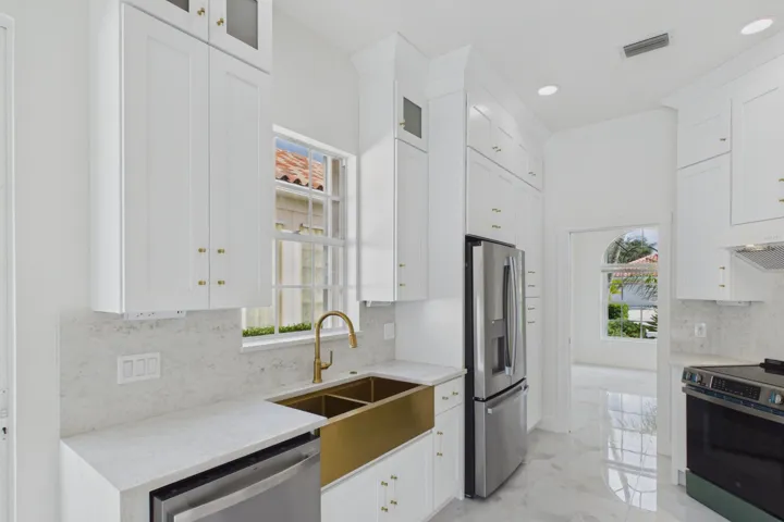 Kitchen/Den