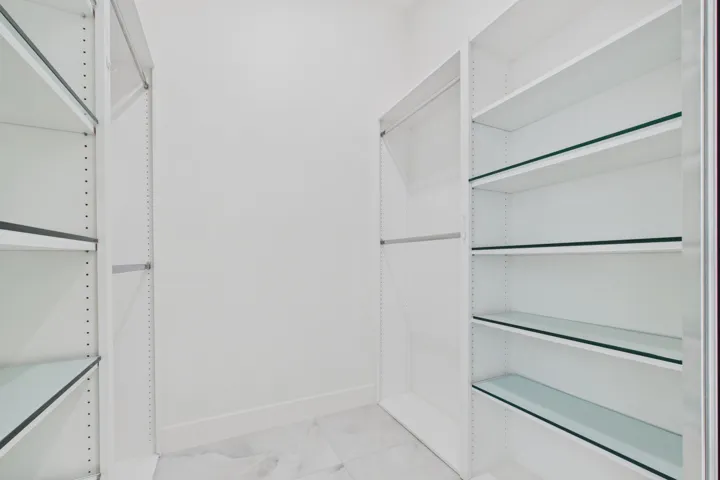 Master Walkin Closet