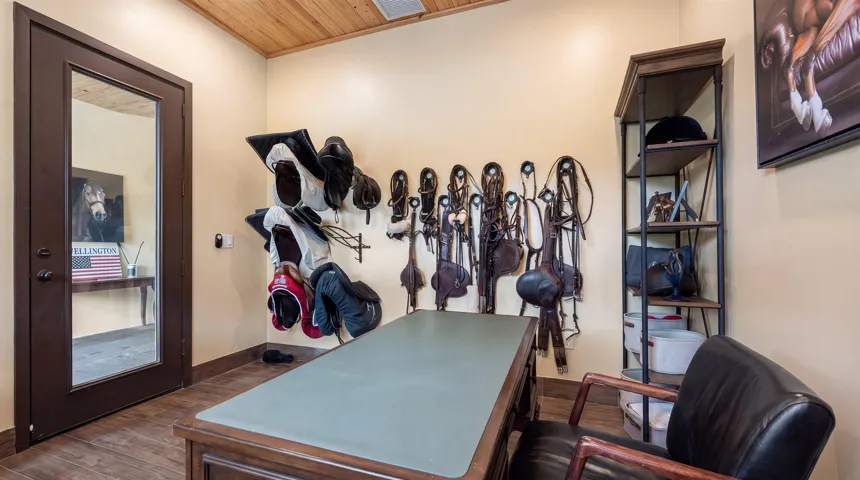 076-4980 Stables Way