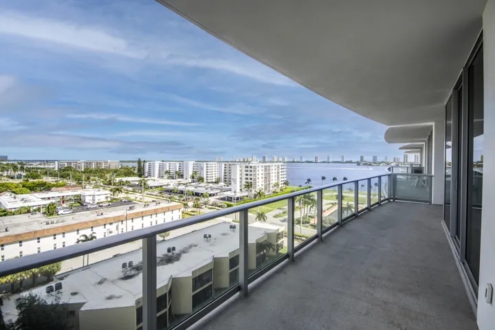 Terrace - Intracoastal View