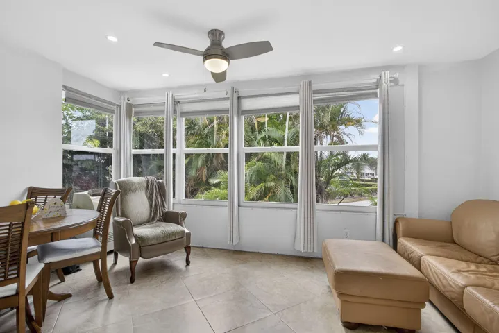 LARGE LANAI
