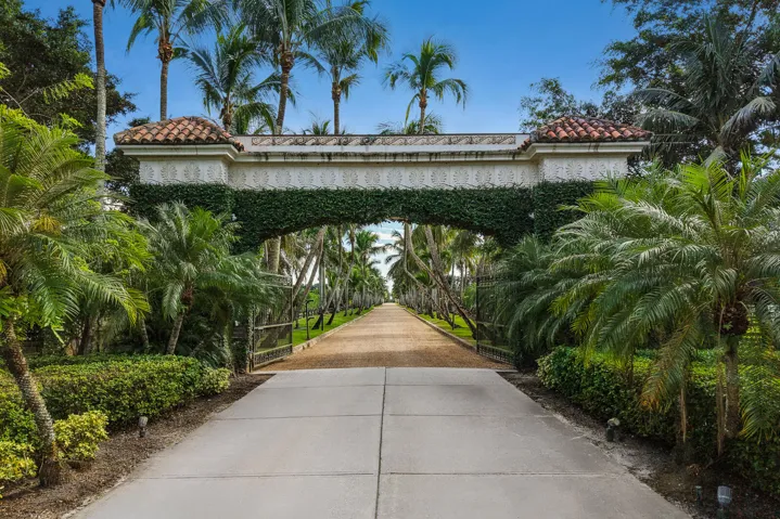 Las Palmas gated entry