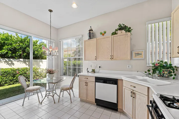 Kitchen with eat-in breakfast nook