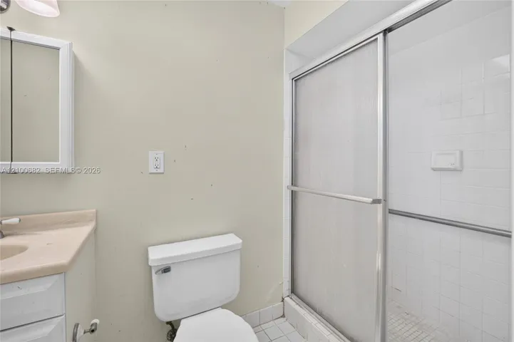 Main bathroom *