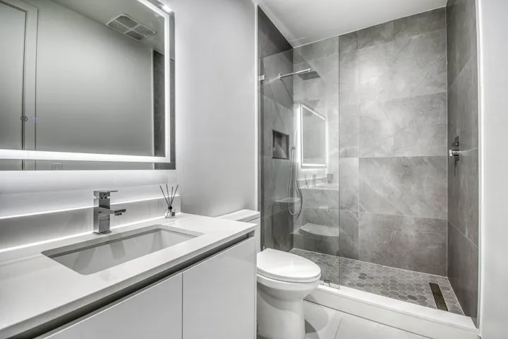 Bedroom 2 Ensuite Bath
