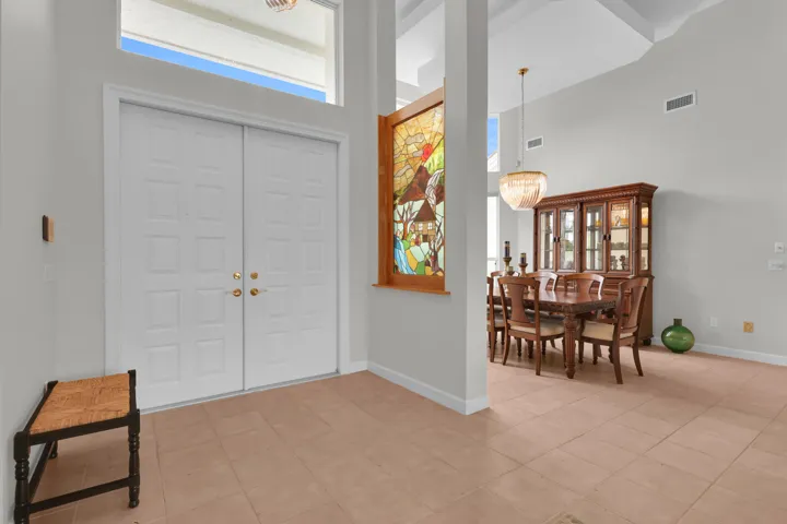 Dining / Front