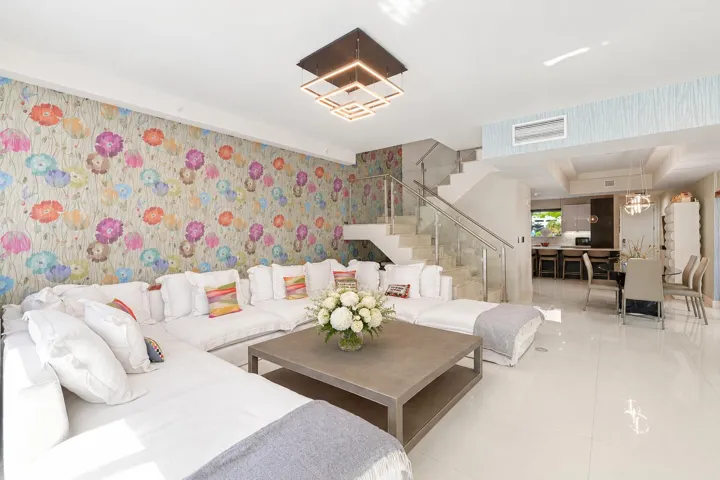Airy Contemporary Living Space with Flor
