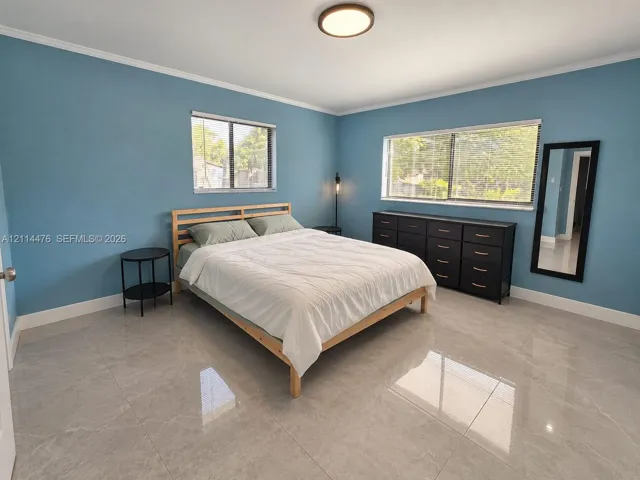 Large format & walk-in closet