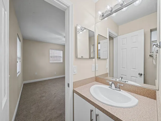 17 Primary Bedroom Suite (6)