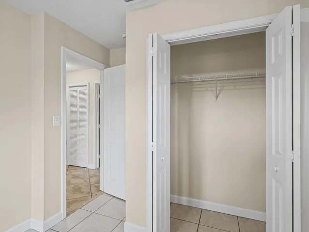 16 Guest Bedroom B (4)