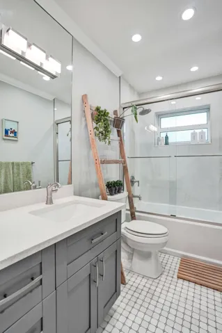 Guest Bathroom.