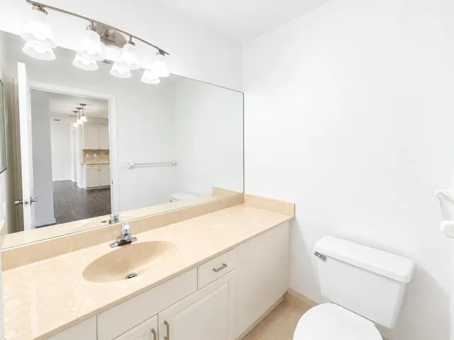 1/2 Bath (Down)
